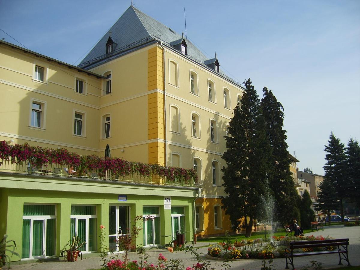 Dom Zdrojowy Aparthotel Jelenia Gora Ngoại thất bức ảnh